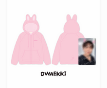 Load image into Gallery viewer, [PREORDER] Stray Kids World Tour 'RUN IT SEOUL' Official MD - SKZOO Fleece Hood Zip-Up
