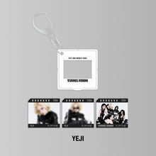 Load image into Gallery viewer, ITZY 3rd World Tour 'TUNNEL VISION' Official MD - Photo Slide Keyring
