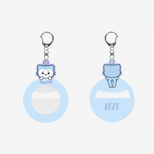 Load image into Gallery viewer, ITZY &#39;JYP JAPAN POPUP STORE 2025&#39; Official MD - TWINZY PHOTO BADGE HOLDER
