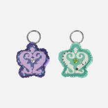 Load image into Gallery viewer, [PREORDER] Hearts2Hearts 'ICONIC HEART' Official MD - ICONIC HEART Keyring
