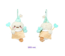 Load image into Gallery viewer, [PREORDER] Hearts2Hearts 'ICONIC HEART' Official MD - Magical Doll Keyring

