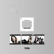 Load image into Gallery viewer, ITZY 3rd World Tour 'TUNNEL VISION' Official MD - Photo Slide Keyring
