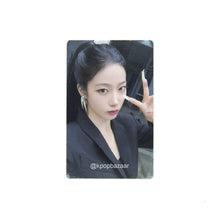 Load image into Gallery viewer, LE SSERAFIM &#39;HOT&#39; Weverse POB Benefit Photocard
