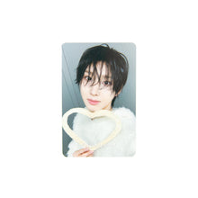 Load image into Gallery viewer, KickFlip &#39;Flip it, Kick it!&#39; Makestar Lucky Draw Benefit Photocard
