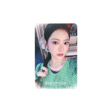 Load image into Gallery viewer, LE SSERAFIM 'SPAGHETTI' Soundwave POB Benefit Photocard
