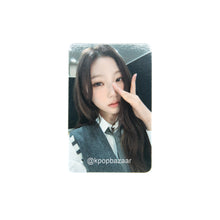 Load image into Gallery viewer, Hearts2Hearts 'FOCUS' Soundwave Lucky Draw Benefit Photocard
