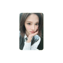 Load image into Gallery viewer, Hearts2Hearts 'FOCUS' Soundwave Lucky Draw Benefit Photocard
