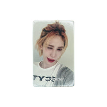 Load image into Gallery viewer, XLOV 'UXLXVE' Jump Up POB Benefit Photocard

