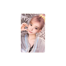 Load image into Gallery viewer, LE SSERAFIM 'Made My Night' Weverse VC Benefit Photocard
