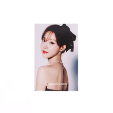 Load image into Gallery viewer, aespa 'Exhibition #potd #aespa' Official Random Trading Photocard (A Ver.)
