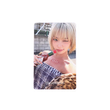 Load image into Gallery viewer, LE SSERAFIM &#39;HOT&#39; Weverse POB Benefit Photocard
