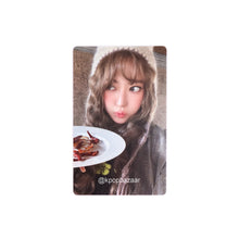 Load image into Gallery viewer, LE SSERAFIM &#39;HOT&#39; Weverse POB Benefit Photocard
