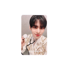 Load image into Gallery viewer, SF9 &#39;Love Race&#39; Apple Music POB Benefit Photocard
