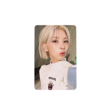 Load image into Gallery viewer, NMIXX &#39;Fe304: FORWARD&#39; Apple Music POB Benefit Photocard
