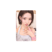 Load image into Gallery viewer, Hearts2Hearts 'FOCUS' Apple Music POB Benefit Photocard
