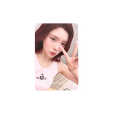 Load image into Gallery viewer, Hearts2Hearts 'FOCUS' Apple Music POB Benefit Photocard
