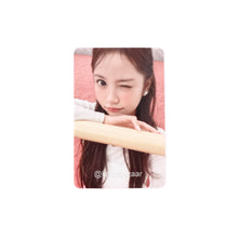 Load image into Gallery viewer, Hearts2Hearts 'FOCUS' Apple Music POB Benefit Photocard
