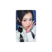 Load image into Gallery viewer, Hearts2Hearts 'FOCUS' InterAsia Lucky Draw Benefit Photocard
