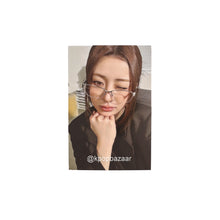 Load image into Gallery viewer, LE SSERAFIM 2026 Season's Greetings 'THe DaiLY FIM' Weverse POB Benefit Photocard
