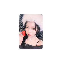 Load image into Gallery viewer, NMIXX 'Blue Valentine' Makestar FS Round 17 Benefit Photocard
