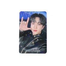 Load image into Gallery viewer, Stray Kids &#39;樂-STAR [ROCK-STAR]&#39; Soundwave Lucky Draw Round 3 Benefit Photocard
