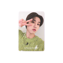 Load image into Gallery viewer, Stray Kids &#39;樂-STAR [ROCK-STAR]&#39; Soundwave Lucky Draw Round 2 Benefit Photocard
