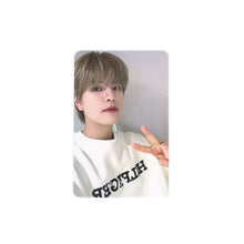 Load image into Gallery viewer, Stray Kids &#39;樂-STAR [ROCK-STAR]&#39; Soundwave Lucky Draw Round 5 Benefit Photocard
