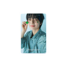 Load image into Gallery viewer, Stray Kids 'Social Path (feat. LiSA) / Super Bowl -Japanese ver.-' Official Album Photocard
