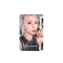 Load image into Gallery viewer, NMIXX &#39;Fe304: STICK OUT&#39; Apple Music Lucky Draw Benefit Photocard
