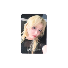 Load image into Gallery viewer, NMIXX &#39;Fe304: STICK OUT&#39; Apple Music Lucky Draw Benefit Photocard
