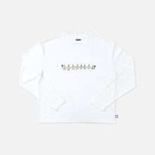 Load image into Gallery viewer, [PREORDER] Hearts2Hearts 'ICONIC HEART' Official MD - Long Sleeve
