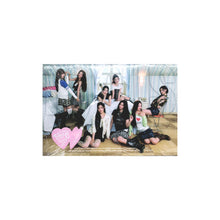 Load image into Gallery viewer, Hearts2Hearts 1st Mini Album 'FOCUS' (Photobook Ver.)
