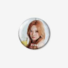 Load image into Gallery viewer, [PREORDER] ITZY &#39;JYP JAPAN POPUP STORE 2025&#39; Official MD - PHOTO BADGE
