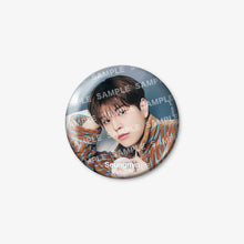 Load image into Gallery viewer, [PREORDER] Stray Kids World Tour 'RUN IT JAPAN' Official MD - Photo Badge
