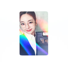 Load image into Gallery viewer, ITZY &#39;Checkmate&#39; Withmuu POB Benefit Photocard
