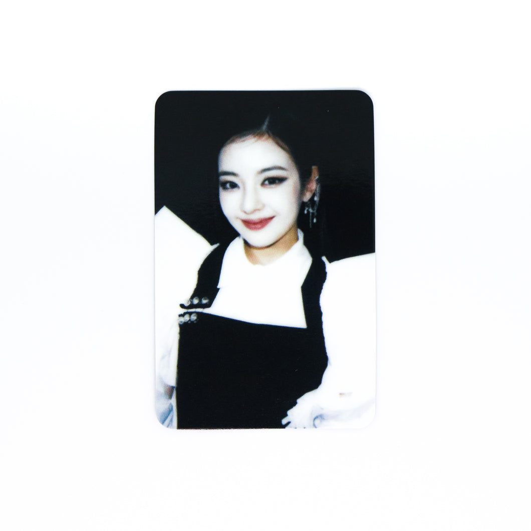 ITZY 'Checkmate' Apple Music POB Benefit Photocard