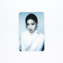 Load image into Gallery viewer, ITZY &#39;Checkmate&#39; Apple Music POB Benefit Photocard
