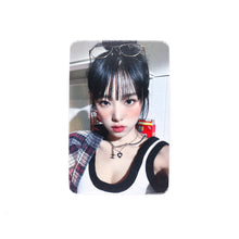 Load image into Gallery viewer, Yena &#39;Love War&#39; Apple Music Lucky Draw Benefit Photocard
